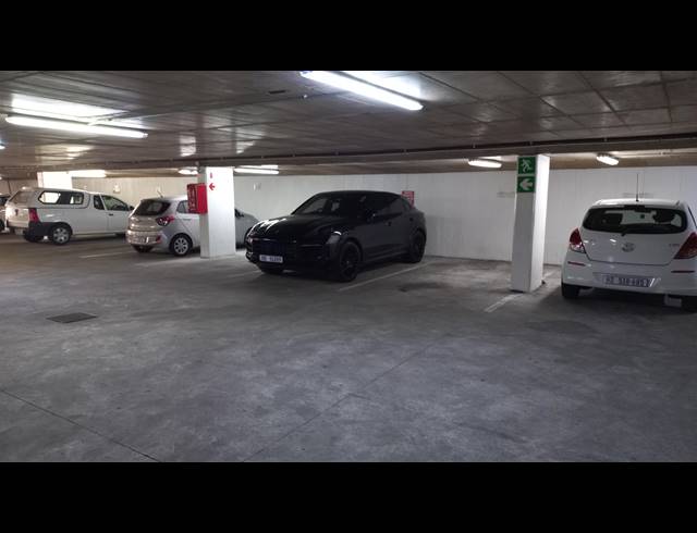 186M² BUSINESS TO LET IN OVERPORT